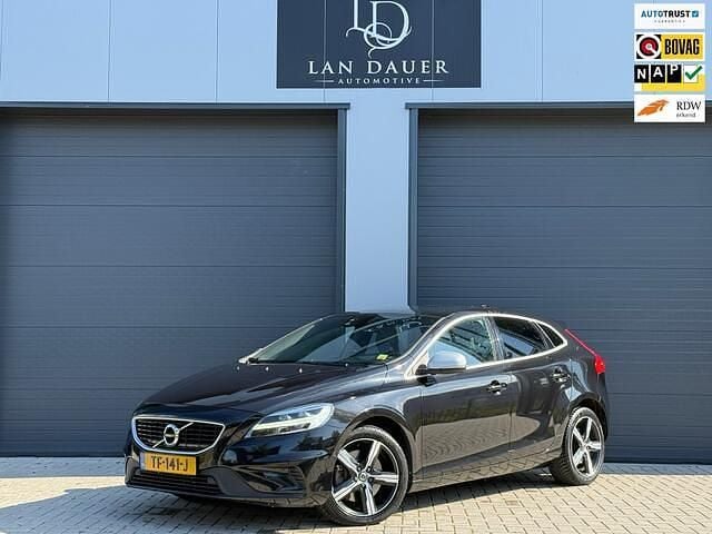 Zwart Gebruikt 2018 Volvo V40 Business Edition Stationwagen | € 14.900 (Goede deal) - Afbeelding 1/4