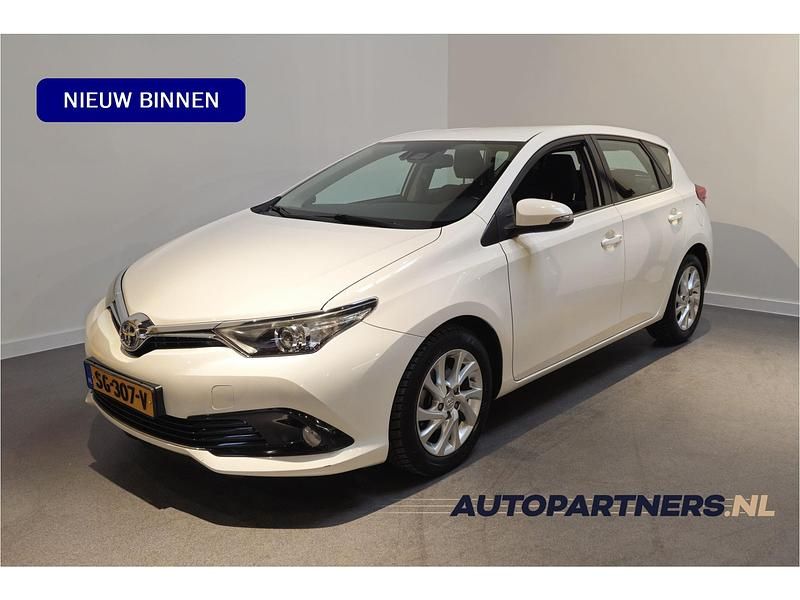 Wit Gebruikt 2017 Toyota Auris Hatchback | € 14.950 (Eerlijke prijs) - Afbeelding 1/4