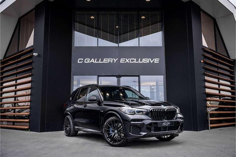 Zwart Gebruikt 2022 BMW X5 Executive SUV | € 69.895 (Eerlijke prijs) - Afbeelding 1/4