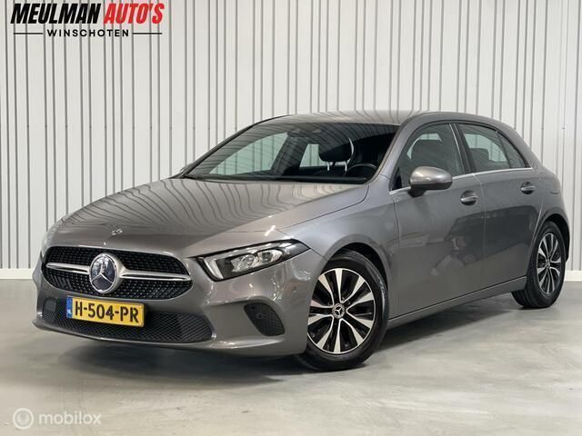 Grijs Gebruikt 2020 Mercedes A160 Business Hatchback | € 18.250 (Eerlijke prijs) - Afbeelding 1/4