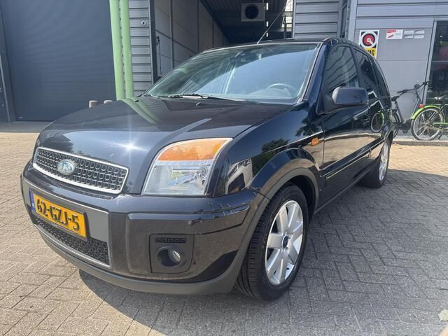 Zwart Gebruikt 2008 Ford Fusion Futura MPV | € 2.950 (Eerlijke prijs) - Afbeelding 1/4