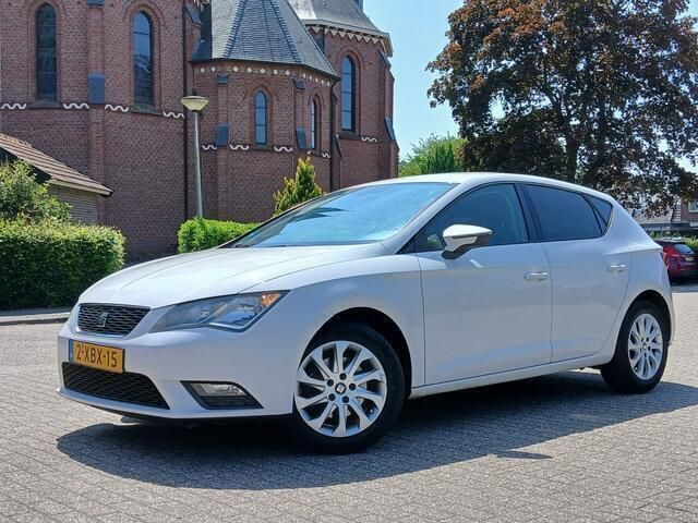 Wit Gebruikt 2013 Seat Leon Style Hatchback | € 4.999 (Duur) - Afbeelding 1/4