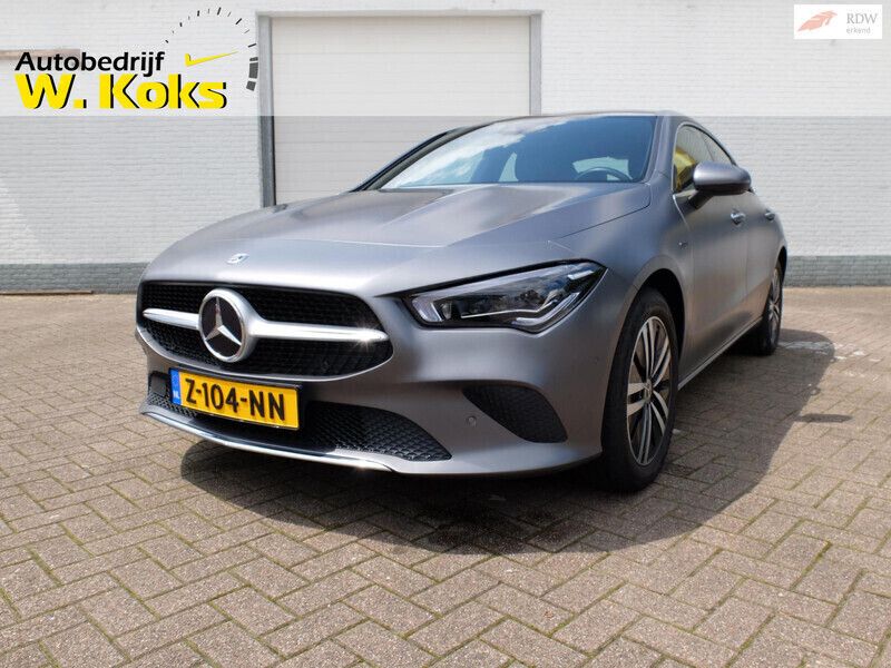 Grijs Gebruikt 2021 Mercedes CLA250e Business Sedan | € 34.950 (Eerlijke prijs) - Afbeelding 1/4
