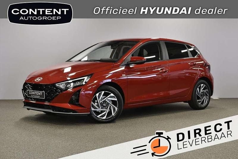 Dragon red (rood metallic) Nieuw 2025 Hyundai i20 Comfort Hatchback | € 26.990 (Eerlijke prijs) - Afbeelding 1/4