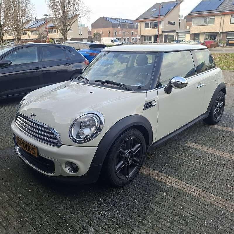 Wit Occasion 2012 Mini Cooper Hatchback | € 3.750 (Goede deal) - Afbeelding 1/4