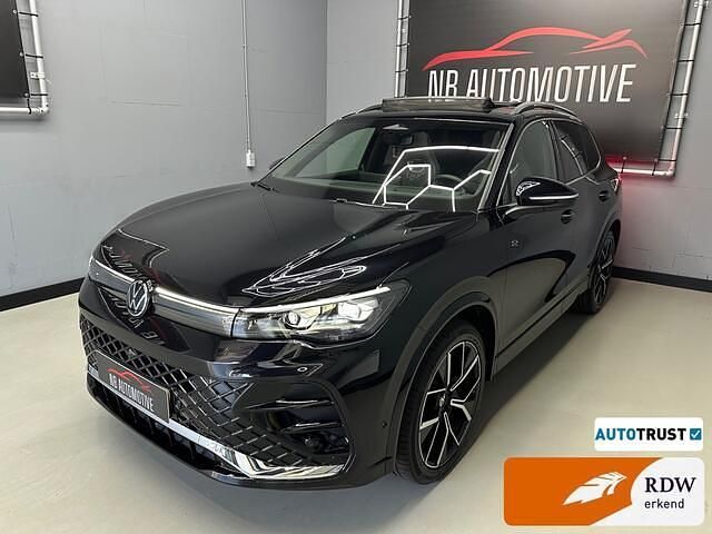 Zwart Gebruikt 2024 VW Tiguan Business SUV | € 50.950 (Duur) - Afbeelding 1/4