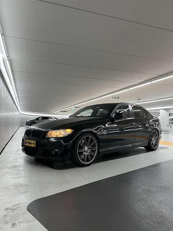 Zwart Gebruikt 2008 BMW 330 Executive Sedan | € 10.999 (Eerlijke prijs) - Afbeelding 1/4