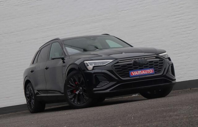 Zwart Gebruikt 2023 Audi Q8 e-tron Competition SUV | € 66.950 (Duur) - Afbeelding 1/4
