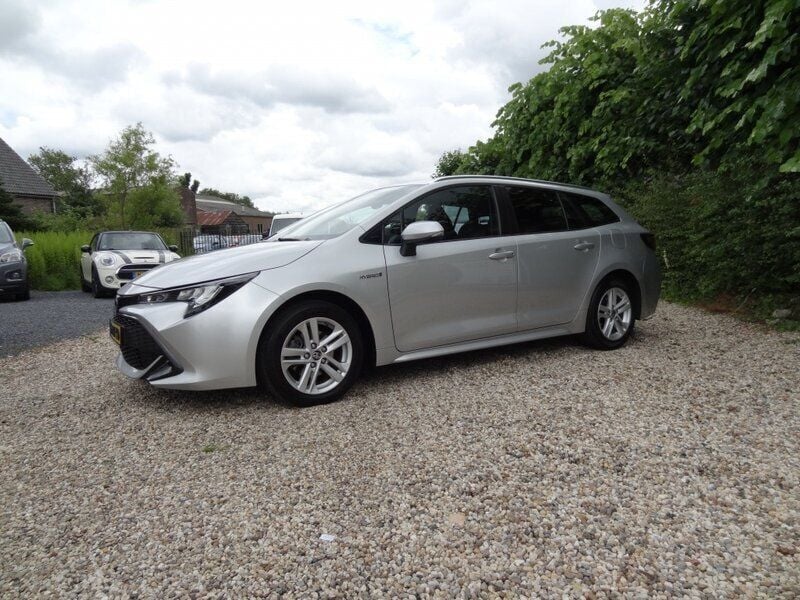 Grijs, metallic lak Gebruikt 2020 Toyota Corolla Active Stationwagen | € 19.350 (Eerlijke prijs) - Afbeelding 1/4