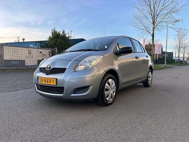 Occasion Toyota Yaris 69 PK (50 kW) 2011 Grijs Hatchback