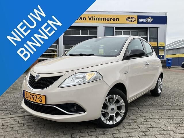Geel Gebruikt 2016 Lancia Ypsilon Hatchback | € 8.499 (Iets duurder) - Afbeelding 1/4