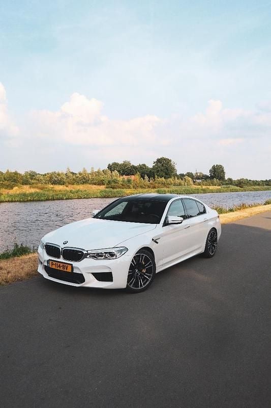 Wit Gebruikt 2018 BMW M5 Sedan | € 59.450 (Eerlijke prijs) - Afbeelding 1/4