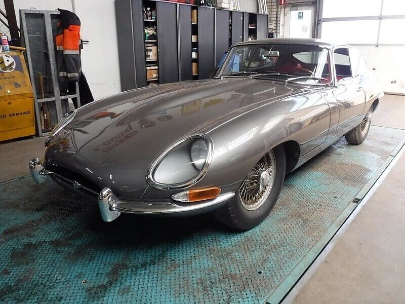 Zilversilver Gebruikt 1962 Jaguar E-Type Coupé | € 162.500 - Afbeelding 1/4