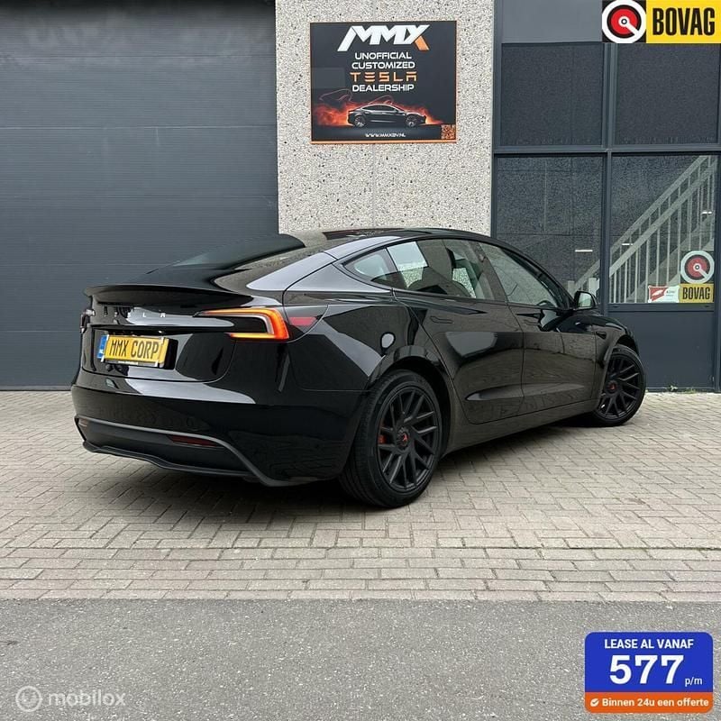 Zwart Gebruikt 2024 Tesla Model 3 Standard Range Sedan | € 35.999 (Iets duurder) - Afbeelding 1/4