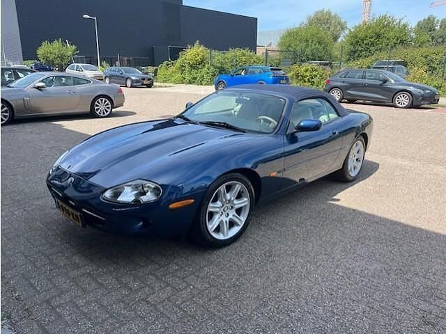 Blauw, metallic lak Gebruikt 1997 Jaguar XK8 Cabriolet | € 12.500 (Eerlijke prijs) - Afbeelding 1/4