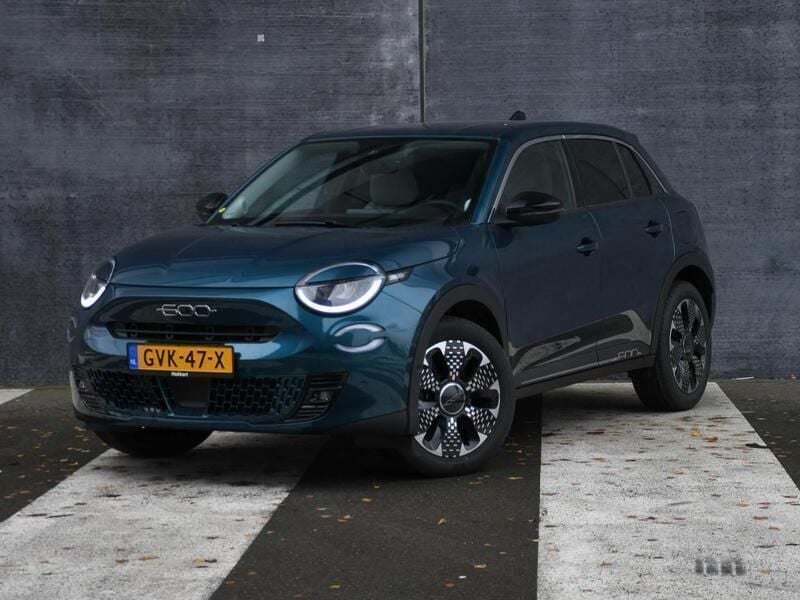 Blauw Gebruikt 2024 Fiat 600 La Prima SUV | € 29.495 (Eerlijke prijs) - Afbeelding 1/3