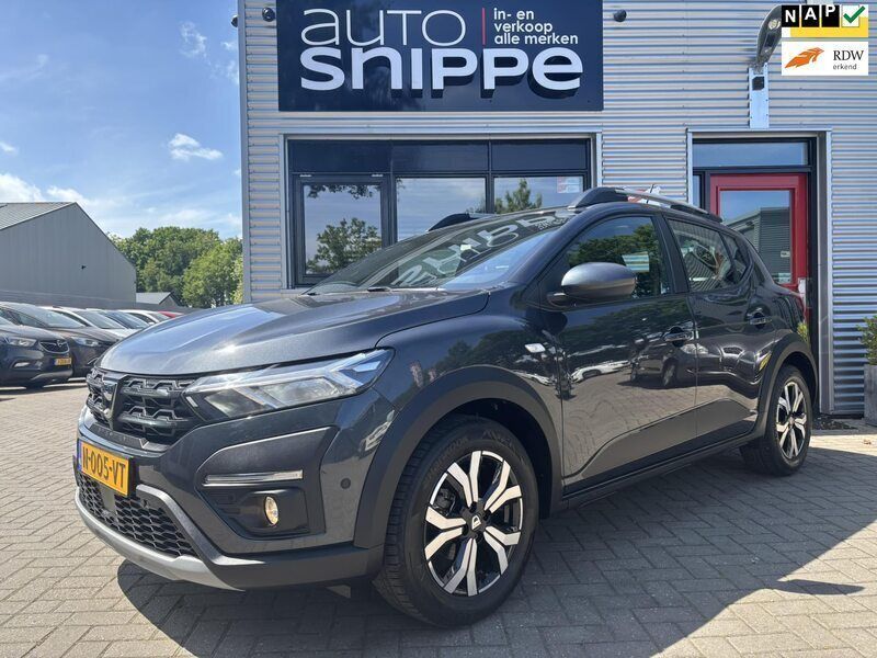 Grijs Gebruikt 2022 Dacia Sandero Essentiel Hatchback | € 11.450 (Eerlijke prijs) - Afbeelding 1/4