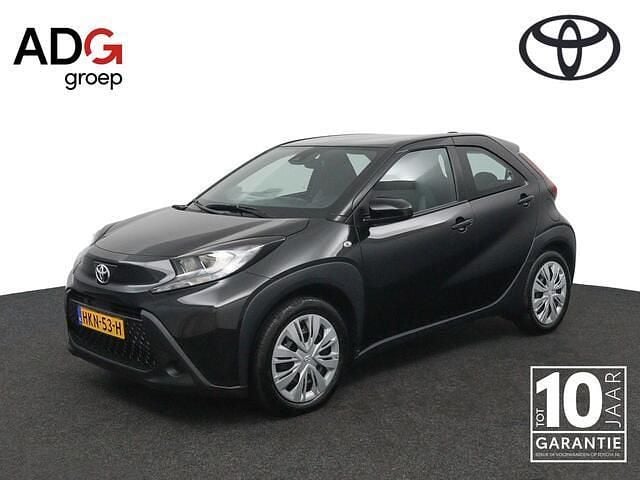 Zwart Gebruikt 2025 Toyota Aygo X Play SUV | € 17.950 (Goede deal) - Afbeelding 1/4