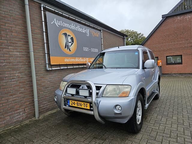 Grijs (metallic) Gebruikt 2004 Mitsubishi Pajero SUV | € 3.995 (Iets duurder) - Afbeelding 1/4