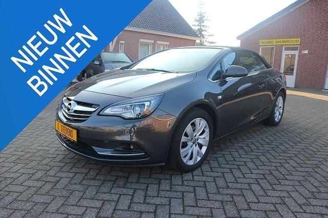 Grijs (metallic) Gebruikt 2016 Opel Cascada Innovation Cabriolet | € 14.950 (Goede deal) - Afbeelding 1/4