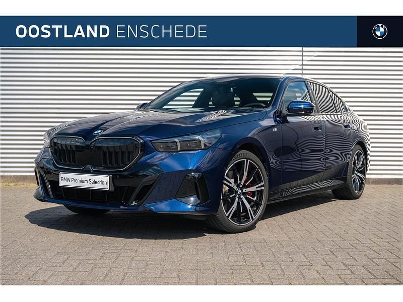 Blauw Gebruikt 2024 BMW 520 Executive Sedan | € 64.950 - Afbeelding 1/4