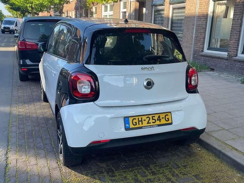Wit Occasion 2015 Smart ForFour Passion Hatchback | € 7.200 (Eerlijke prijs) - Afbeelding 1/4