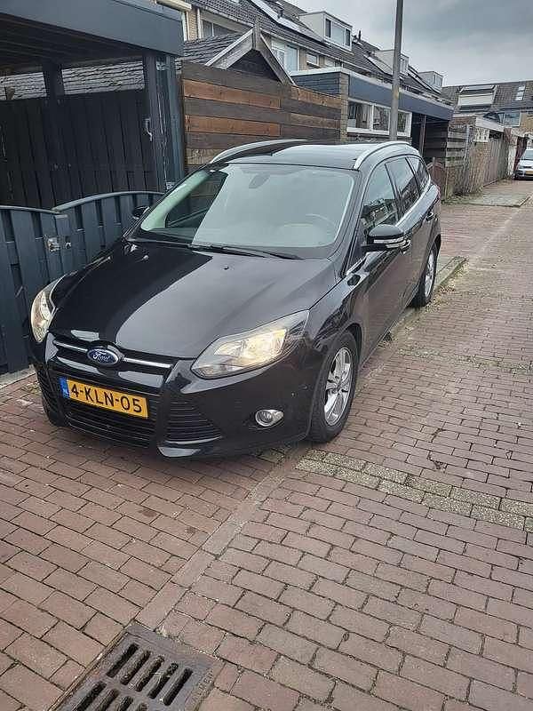 Zwart Occasion 2013 Ford Focus Titanium Stationwagen | € 3.750 (Iets duurder) - Afbeelding 1/4