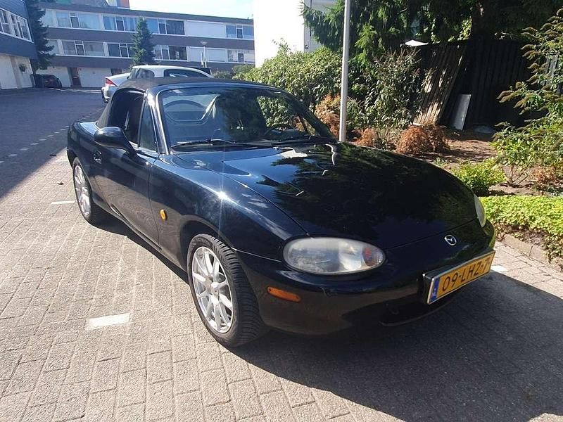 Zwart Gebruikt 2000 Mazda MX5 Cabriolet | € 4.950 (Eerlijke prijs) - Afbeelding 1/4