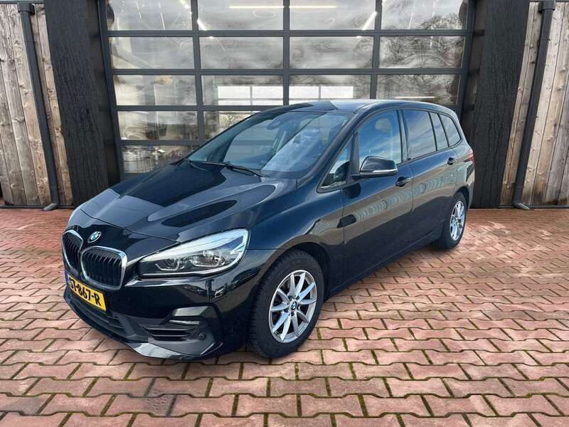 Zwart, metallic lak Gebruikt 2018 BMW 218 Gran Tourer MPV | € 19.750 (Goede deal) - Afbeelding 1/2