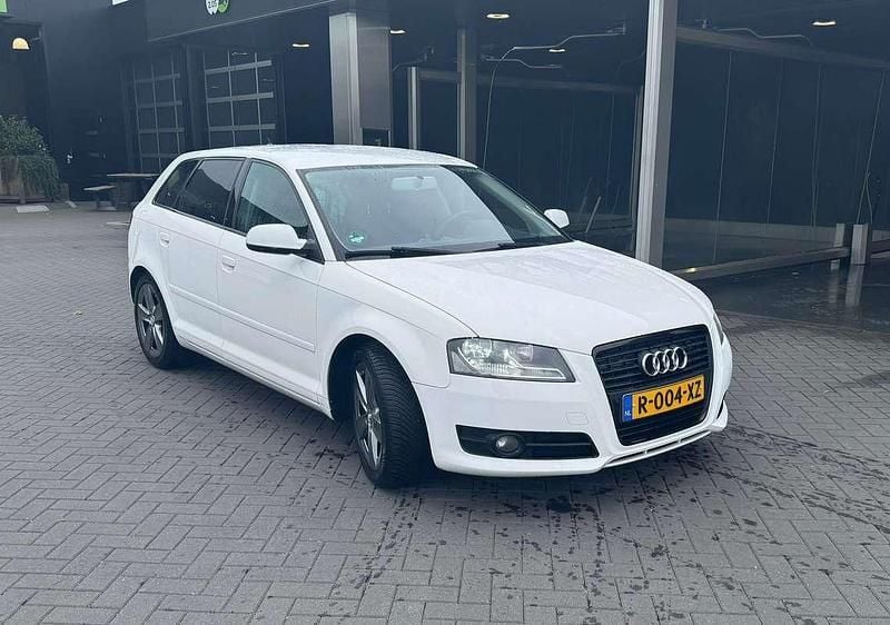 Wit Gebruikt 2010 Audi A3 Ambition Hatchback | € 5.499 (Eerlijke prijs) - Afbeelding 1/4