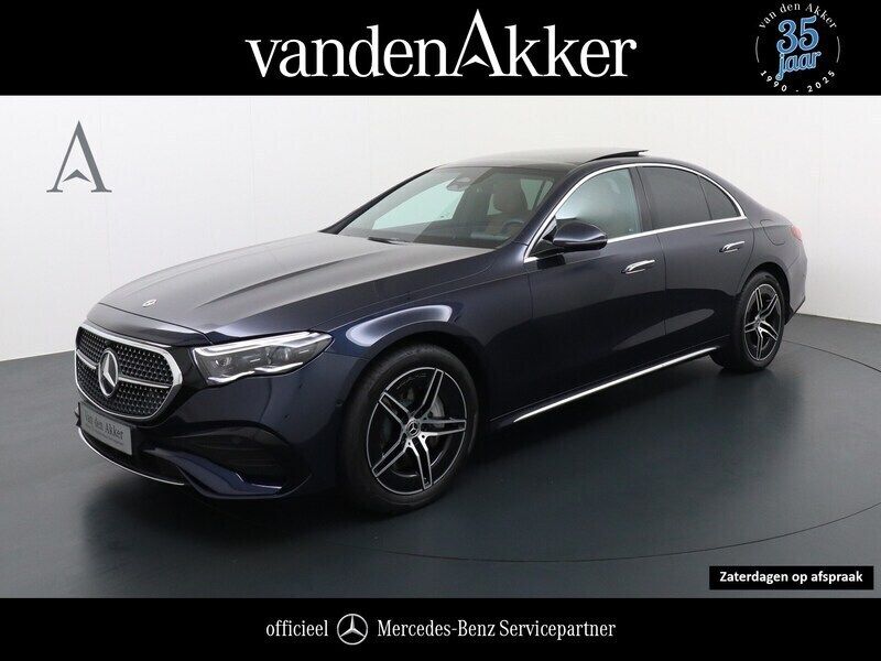 Blauw Gebruikt 2024 Mercedes E300 AMG line Sedan | € 69.450 (Duur) - Afbeelding 1/4