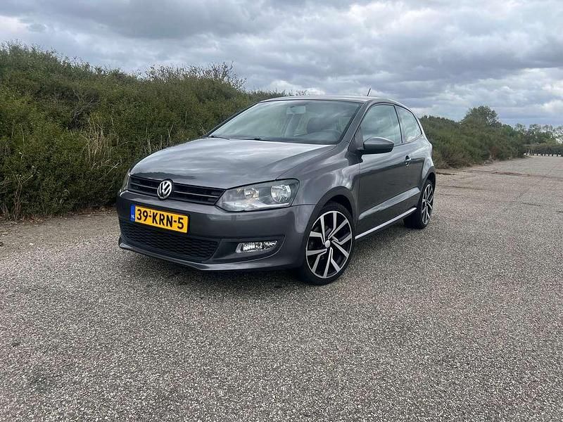 Grijs Gebruikt 2010 VW Polo Comfortline Hatchback | € 3.295 (Super prijs) - Afbeelding 1/4