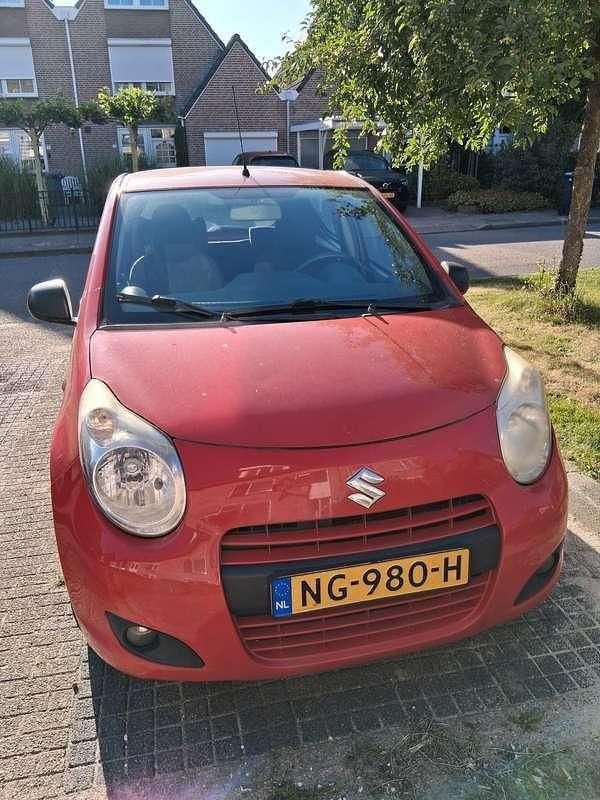 Rood Gebruikt 2010 Suzuki Alto Hatchback | € 2.500 (Goede deal) - Afbeelding 1/4