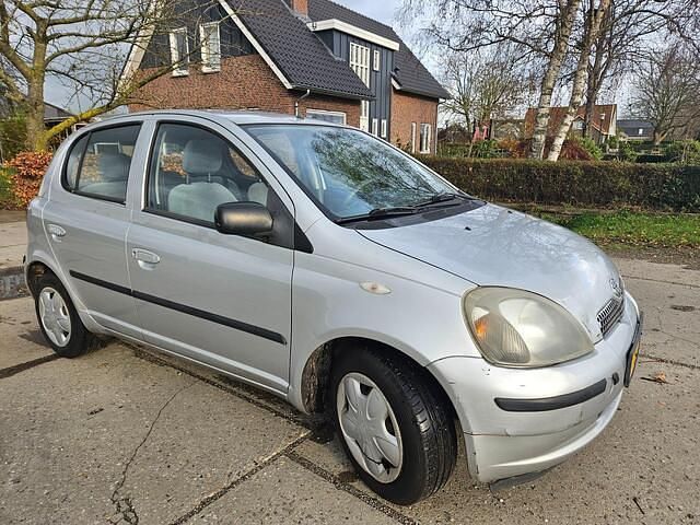 Occasion Toyota Yaris Sol 86 PK (63 kW) 2000 Grijs (metallic) Hatchback