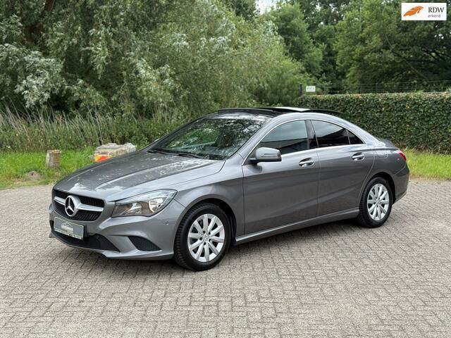 Grijs Gebruikt 2014 Mercedes CLA180 Ambition Sedan | € 14.250 (Eerlijke prijs) - Afbeelding 1/4