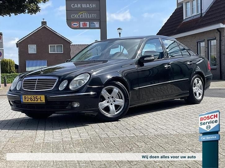 Zwart, metallic lak Gebruikt 2006 Mercedes E200 Sedan | € 5.250 (Eerlijke prijs) - Afbeelding 1/1