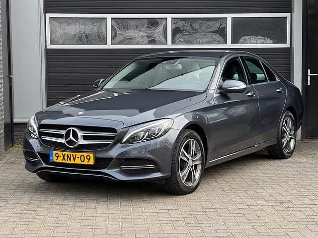 Grijs Gebruikt 2014 Mercedes C180 Ambition Sedan | € 16.950 (Eerlijke prijs) - Afbeelding 1/4
