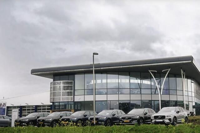 Wit Gebruikt 2025 Volvo XC40 Plus SUV | € 41.950 (Eerlijke prijs) - Afbeelding 1/1