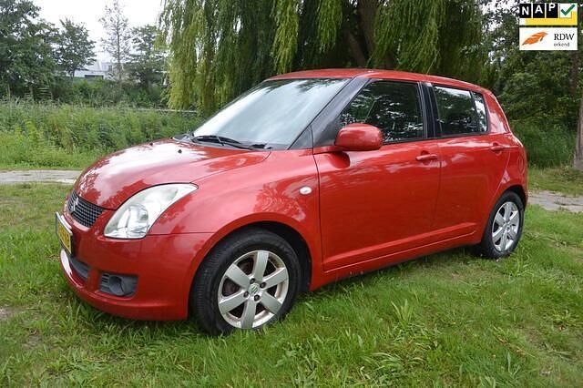 Rood Gebruikt 2007 Suzuki Swift Hatchback | € 1.999 (Goede deal) - Afbeelding 1/4