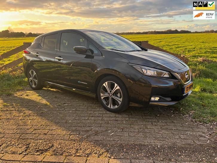 Zwart Occasion 2018 Nissan Leaf Tekna Hatchback | € 9.995 (Iets duurder) - Afbeelding 1/4