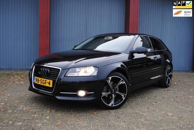 Zwart, metallic lak Gebruikt 2011 Audi A3 Attraction Hatchback | € 7.950 (Duur) - Afbeelding 1/4