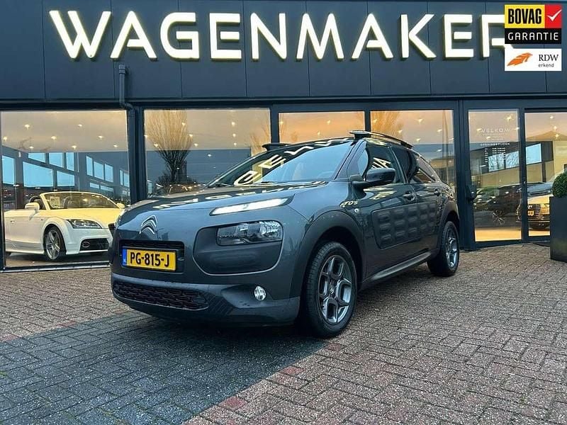 Grijs (metallic) Gebruikt 2016 Citroën C4 PureTech SUV | € 8.950 (Goede deal) - Afbeelding 1/4