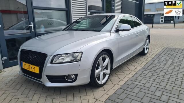 Grijs, metallic lak Gebruikt 2008 Audi A5 Coupé | € 5.750 (Goede deal) - Afbeelding 1/4