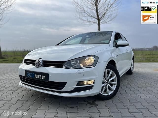 Overige Occasion 2016 VW Golf VII LOUNGE Hatchback | € 10.249 (Super prijs) - Afbeelding 1/4