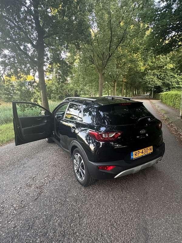 Zwart Gebruikt 2018 Kia Stonic SUV | € 9.500 (Goede deal) - Afbeelding 1/4