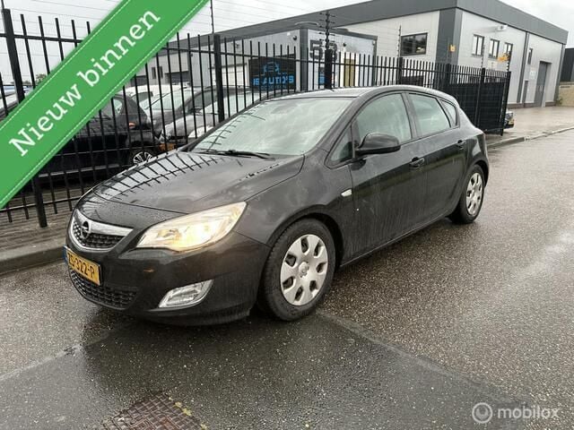 Zwart Gebruikt 2012 Opel Astra Edition Hatchback | € 1.950 (Super prijs) - Afbeelding 1/4