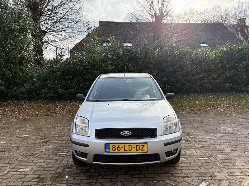 Occasion Ford Fusion 80 PK (58 kW) 2002 Grijs Hatchback