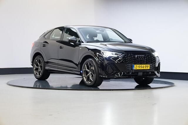 Zwart Gebruikt 2023 Audi Q3 Sportback Advanced SUV | € 39.950 (Iets duurder) - Afbeelding 1/4