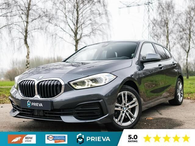 Grijs Gebruikt 2021 BMW 118 Comfort Edition Hatchback | € 17.750 (Goede deal) - Afbeelding 1/4