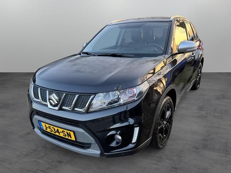 Zwart Occasion 2016 Suzuki Vitara SUV | € 16.899 (Eerlijke prijs) - Afbeelding 1/3